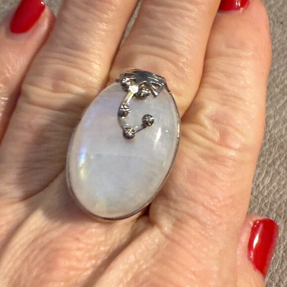 Huge Moonstone cabochon set in sterling silver, Ring size 8. - Picture 3 of 8